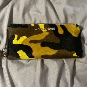 Micheal Kors wallet in Camo